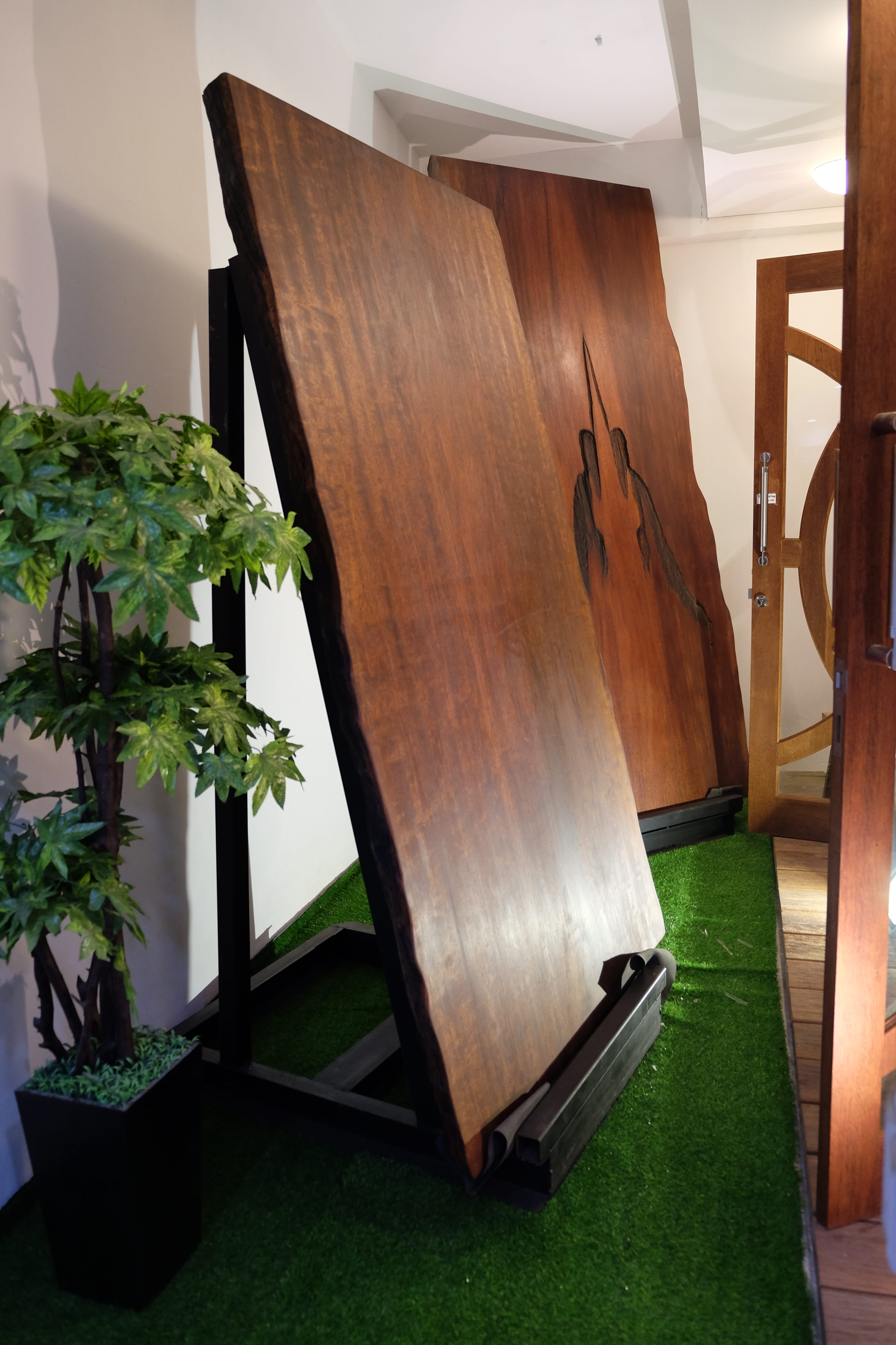 Single slab tabletop